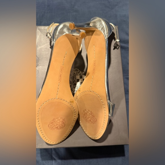 NIB VINCE CAMUTO SEBATANI SILVER METALLIC HEEL ANKLE STRAP DRESS HEEL SANDALS - Picture 6 of 6